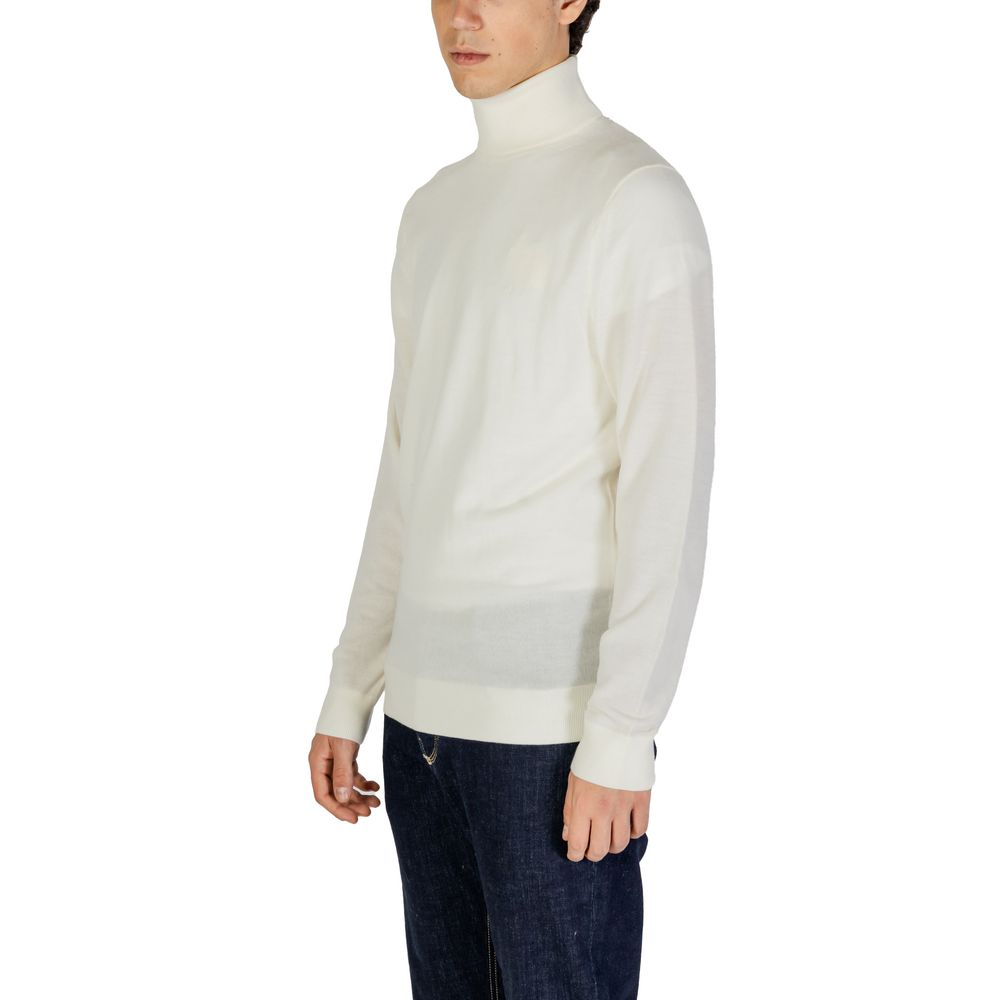 Jean de hombre de lana con cuello alto
