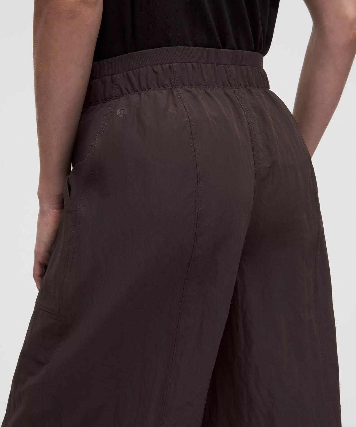 Pantalón de nailon de tiro medio