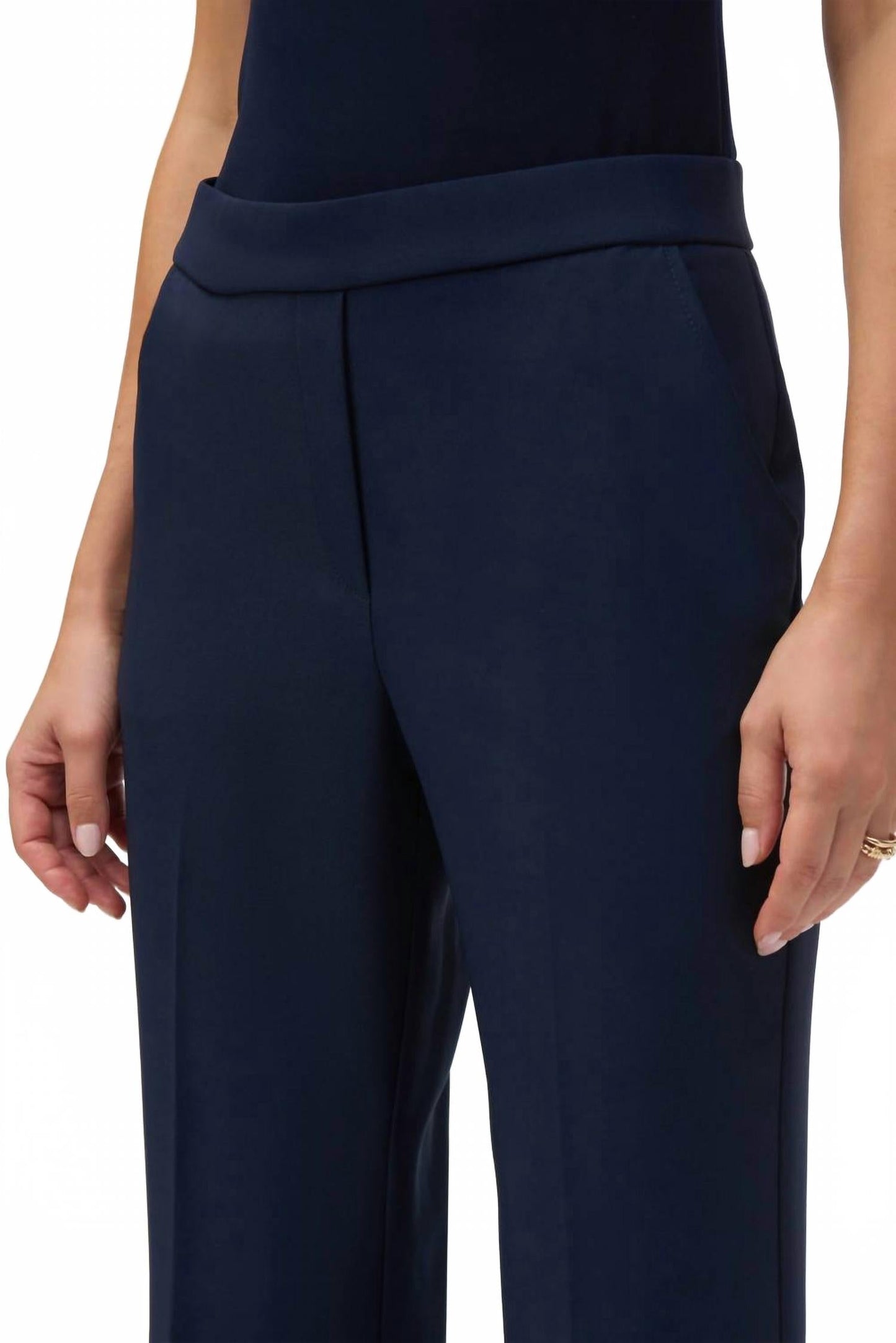 Pantalón color azul marino y azul