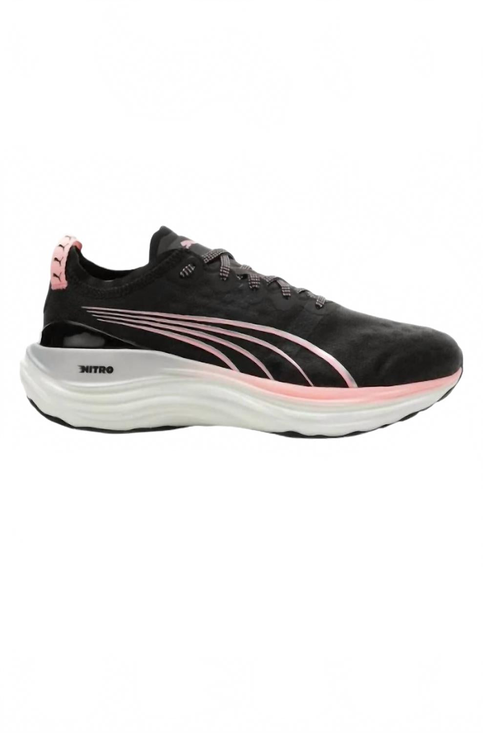 Tenis para correr de mujer color negro y plateado
