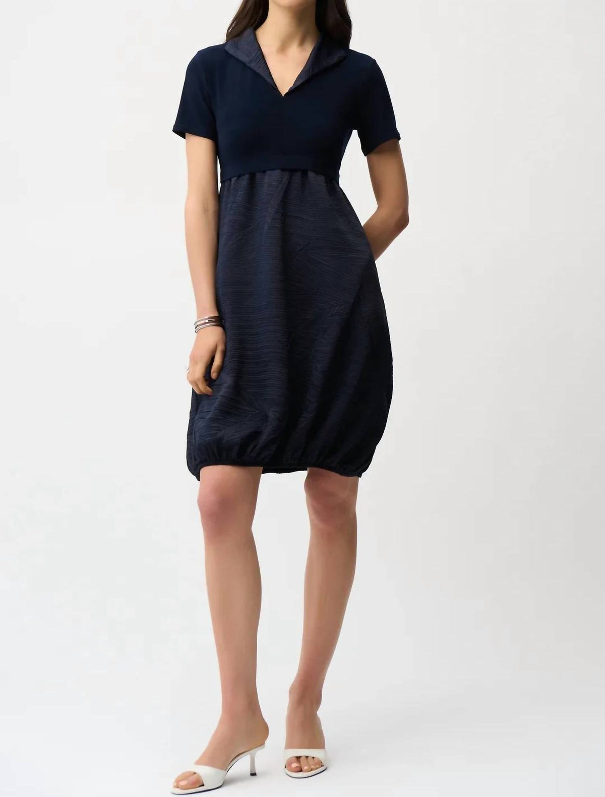 Vestido con pliegues color azul
