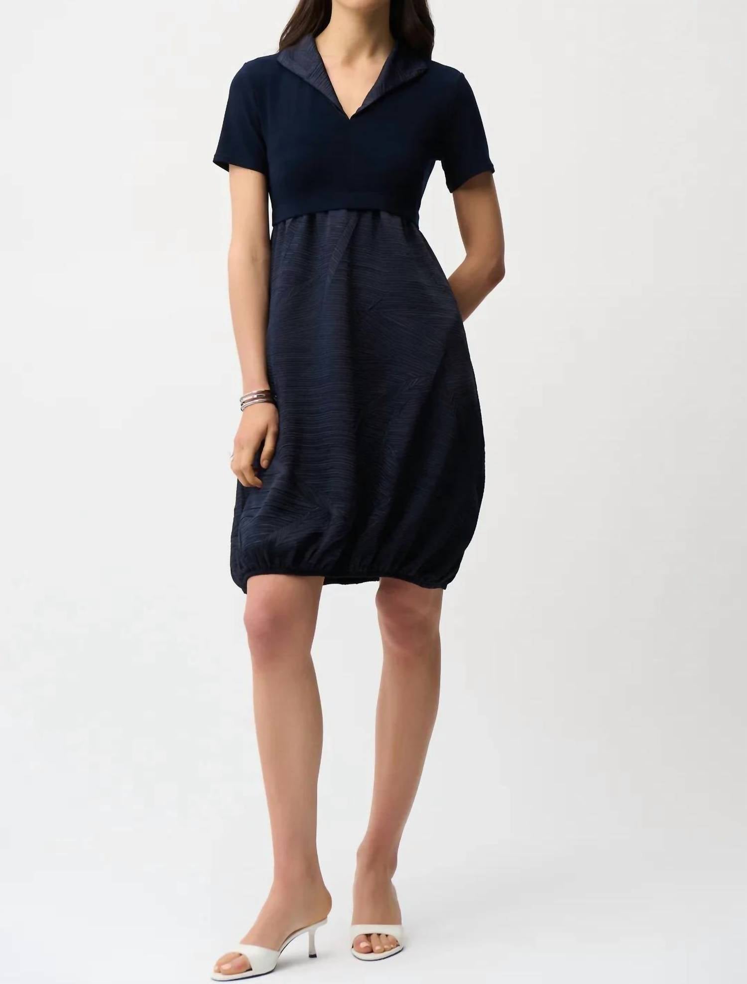 Vestido con pliegues color azul