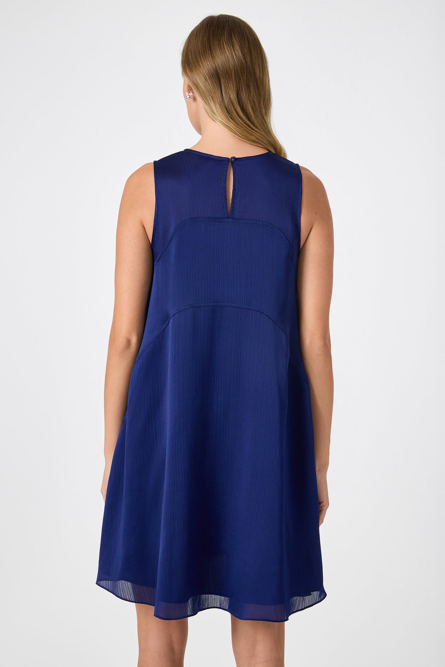 Vestido corto sin mangas