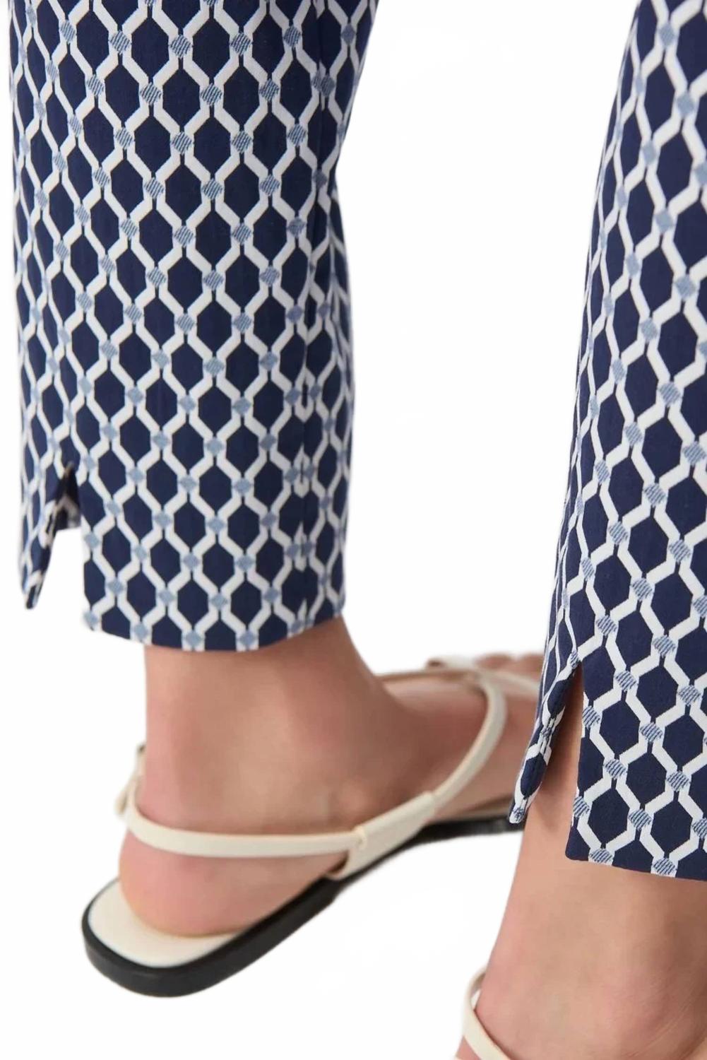 Pantalón de corte ajustado color blanco y azul