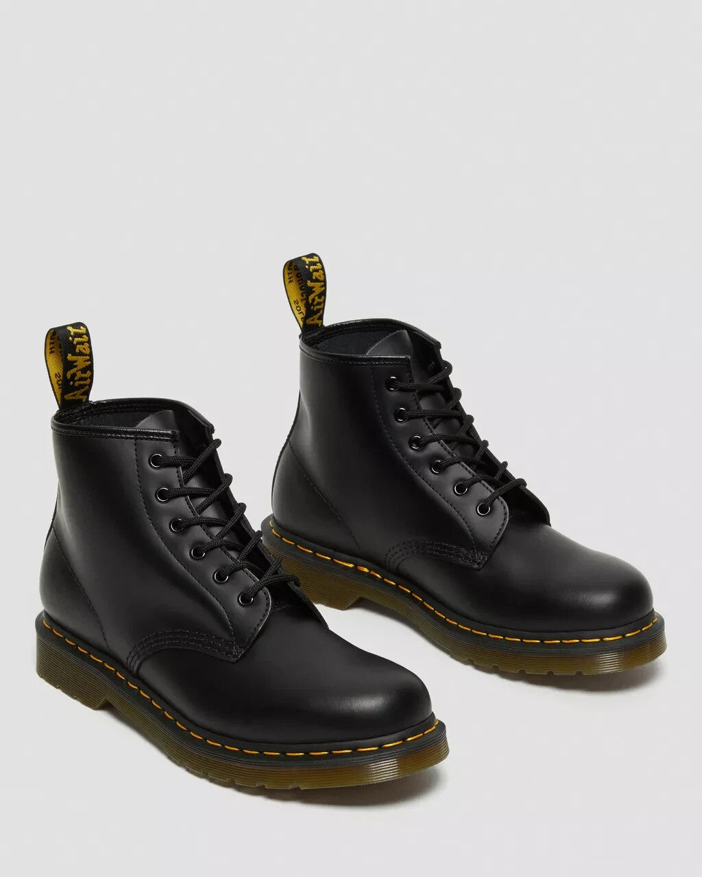 Botas de hombre de cuero color negro