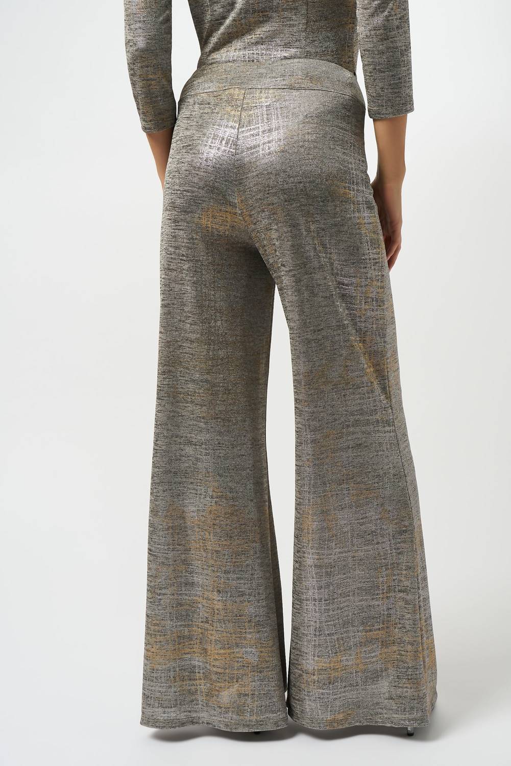 Pantalón de pierna ancha de tiro alto color beige