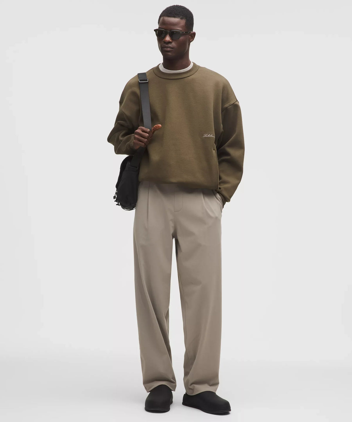 Pantalón de hombre de corte amplio con pliegues