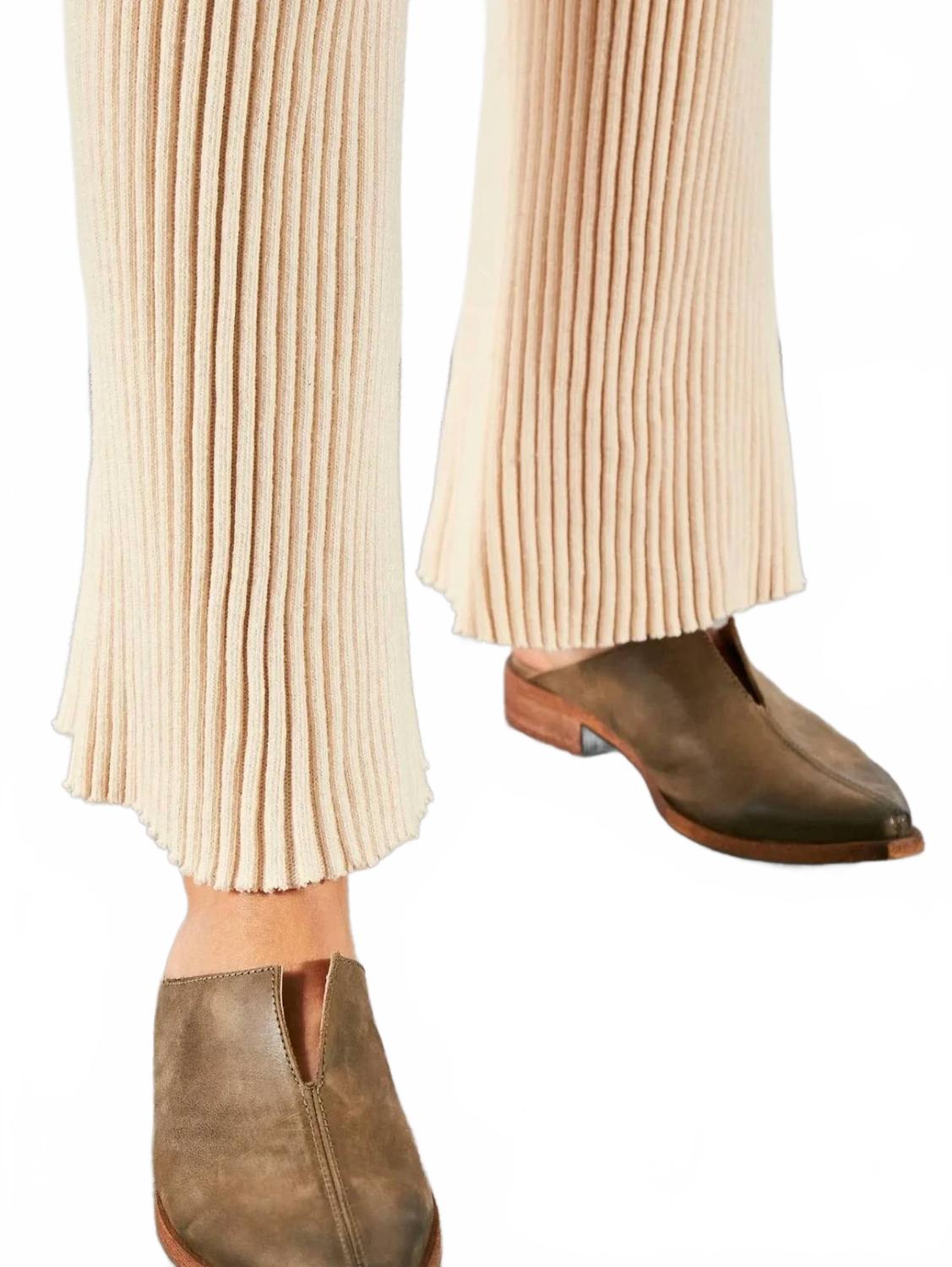 Zapatos destalonados de mujer de cuero