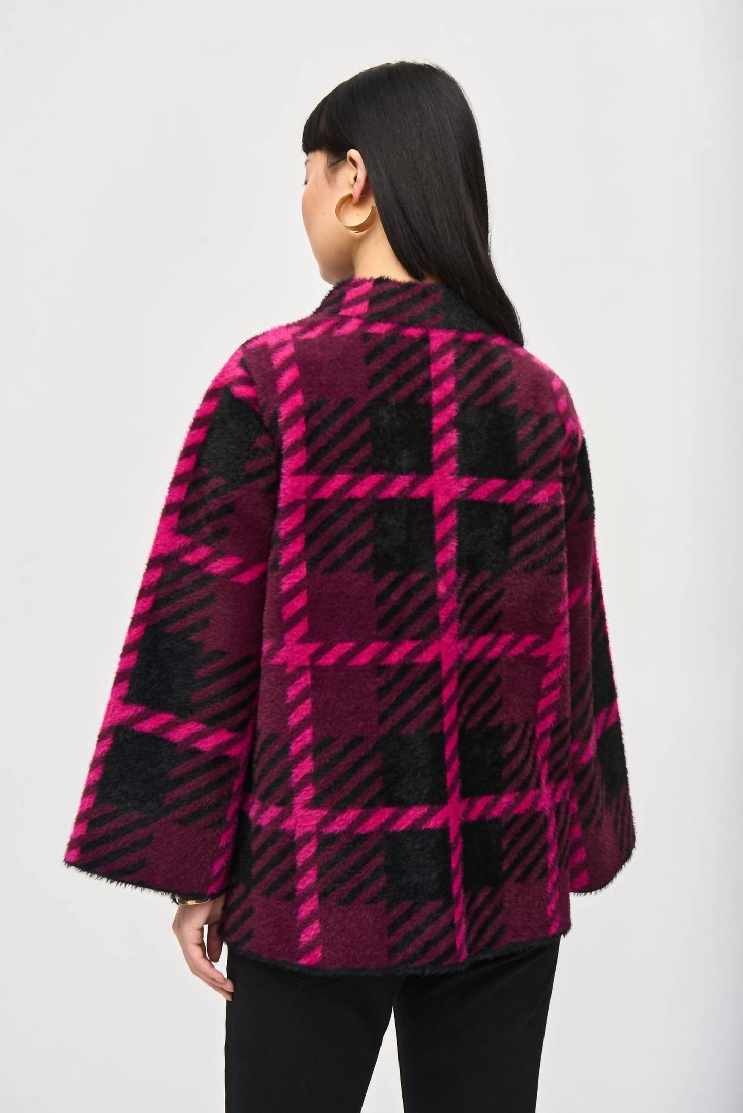 Chaqueta de manga larga color negro y rosado