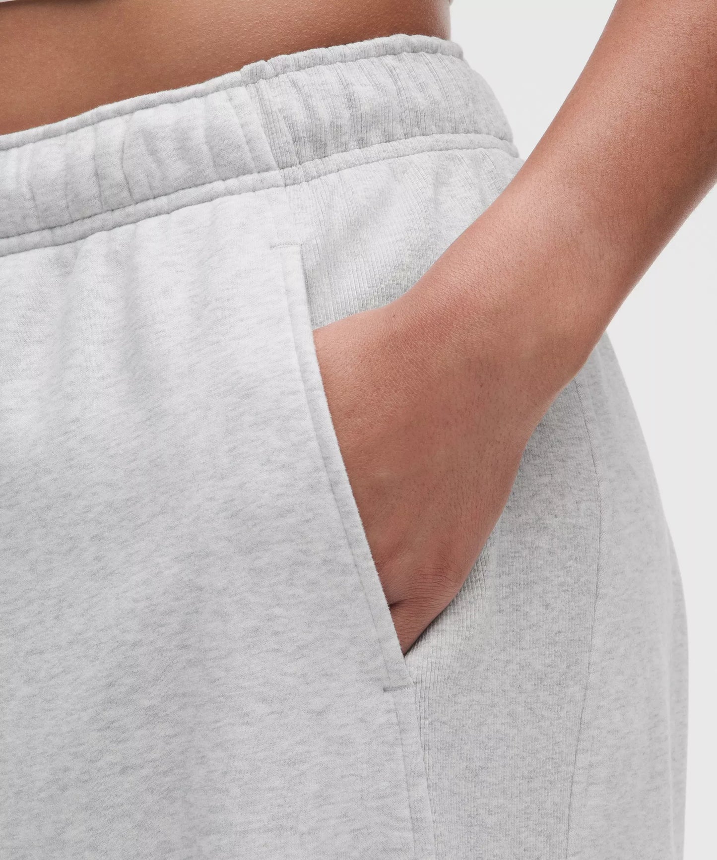 Pantalón deportivo de corte amplio