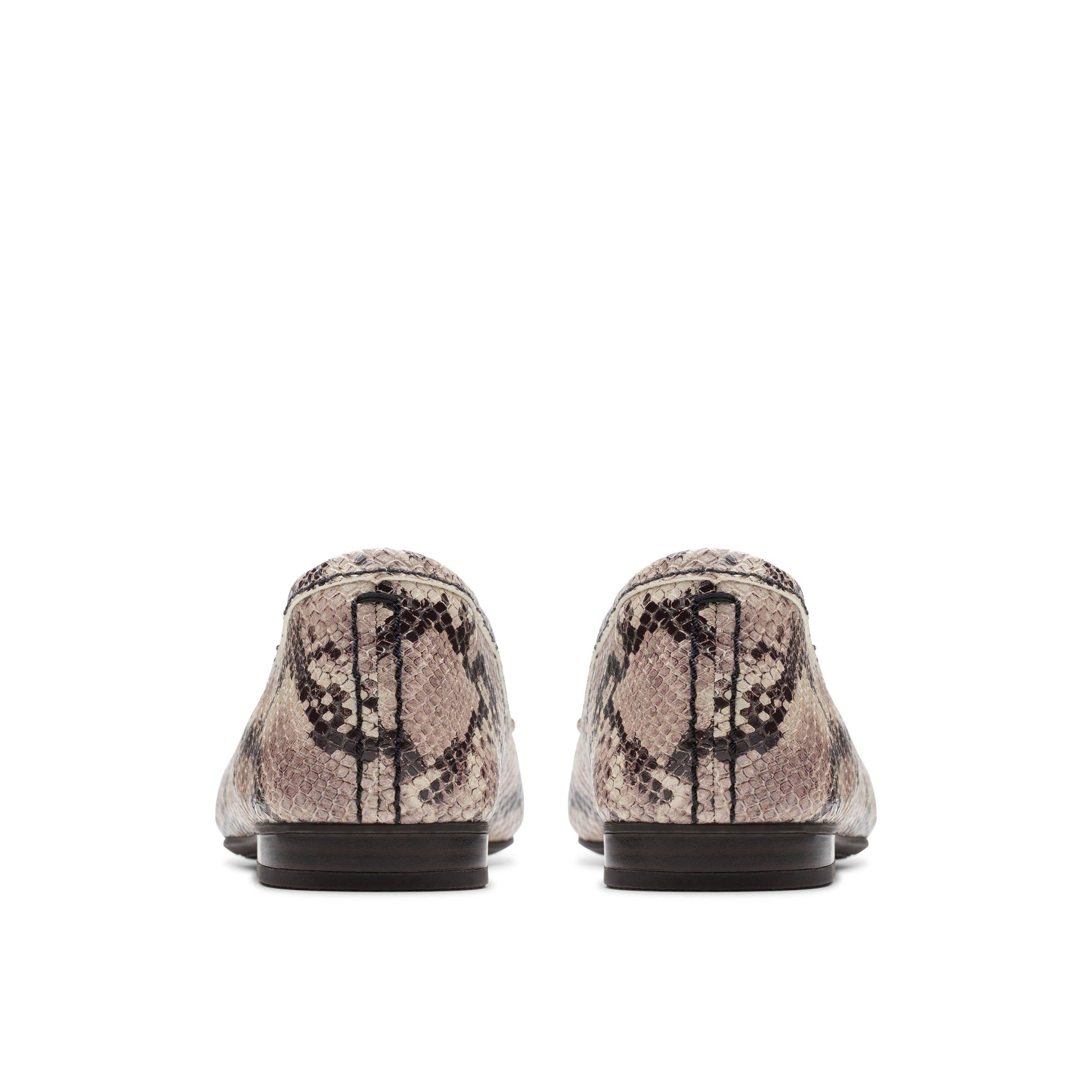 Calzado de cuero color beige
