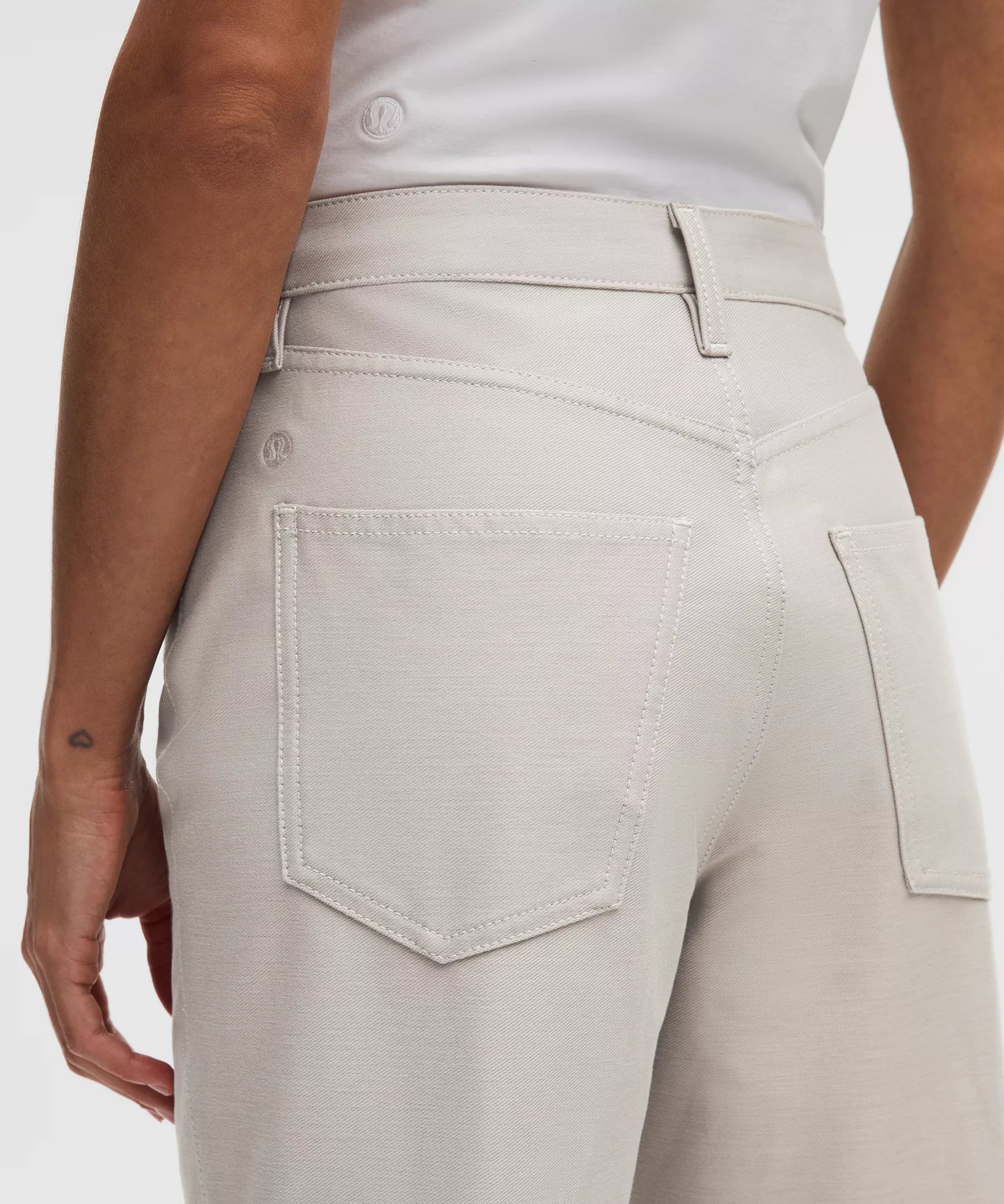 Pantalón de tiro medio