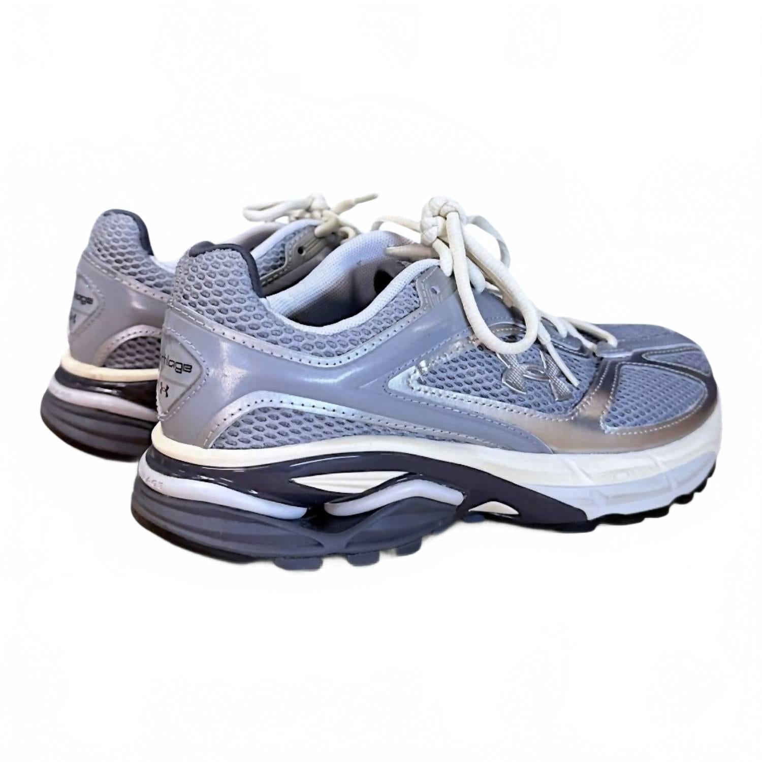 Tenis de hombre color gris