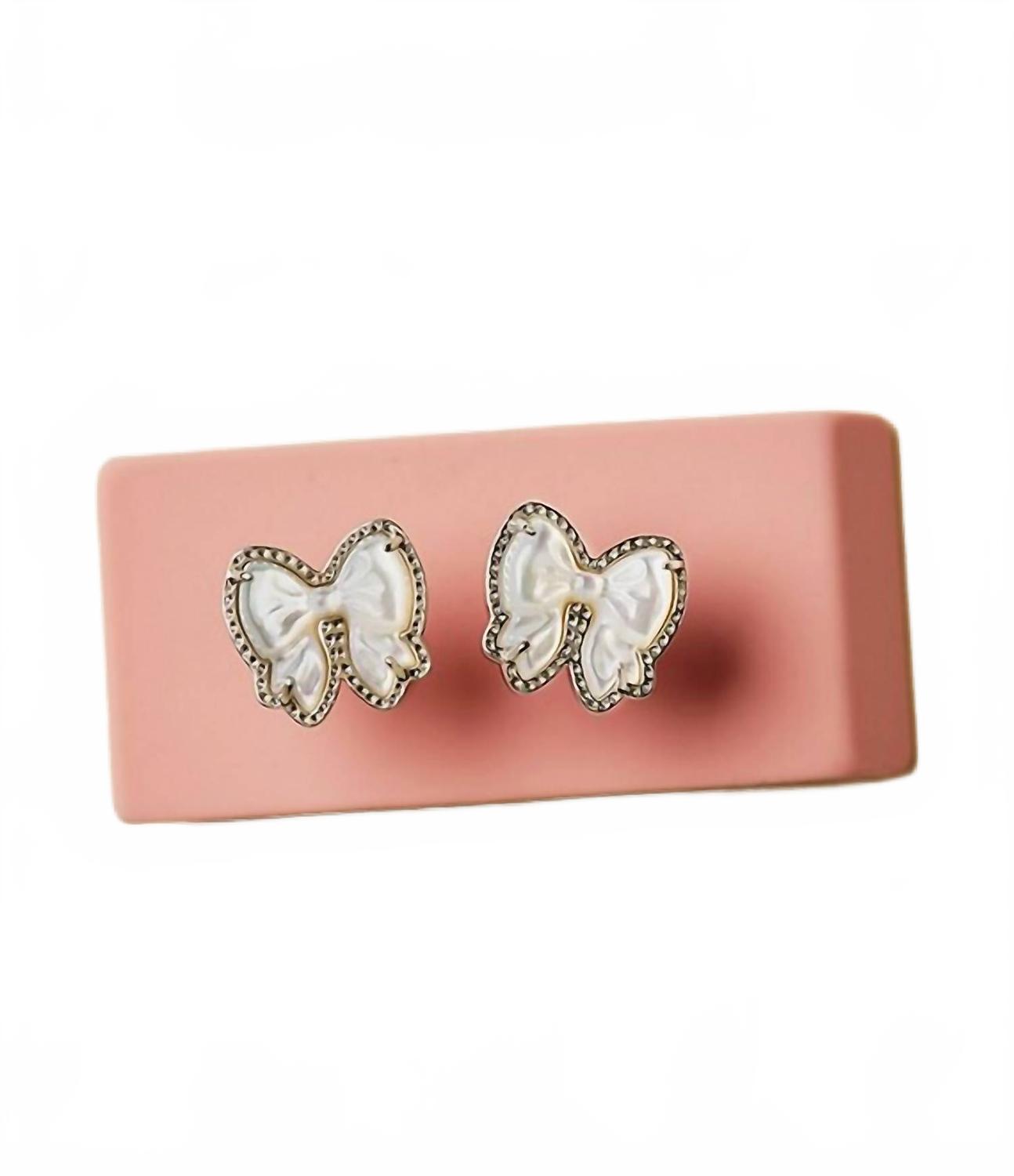 Aretes de mujer color dorado y marfil