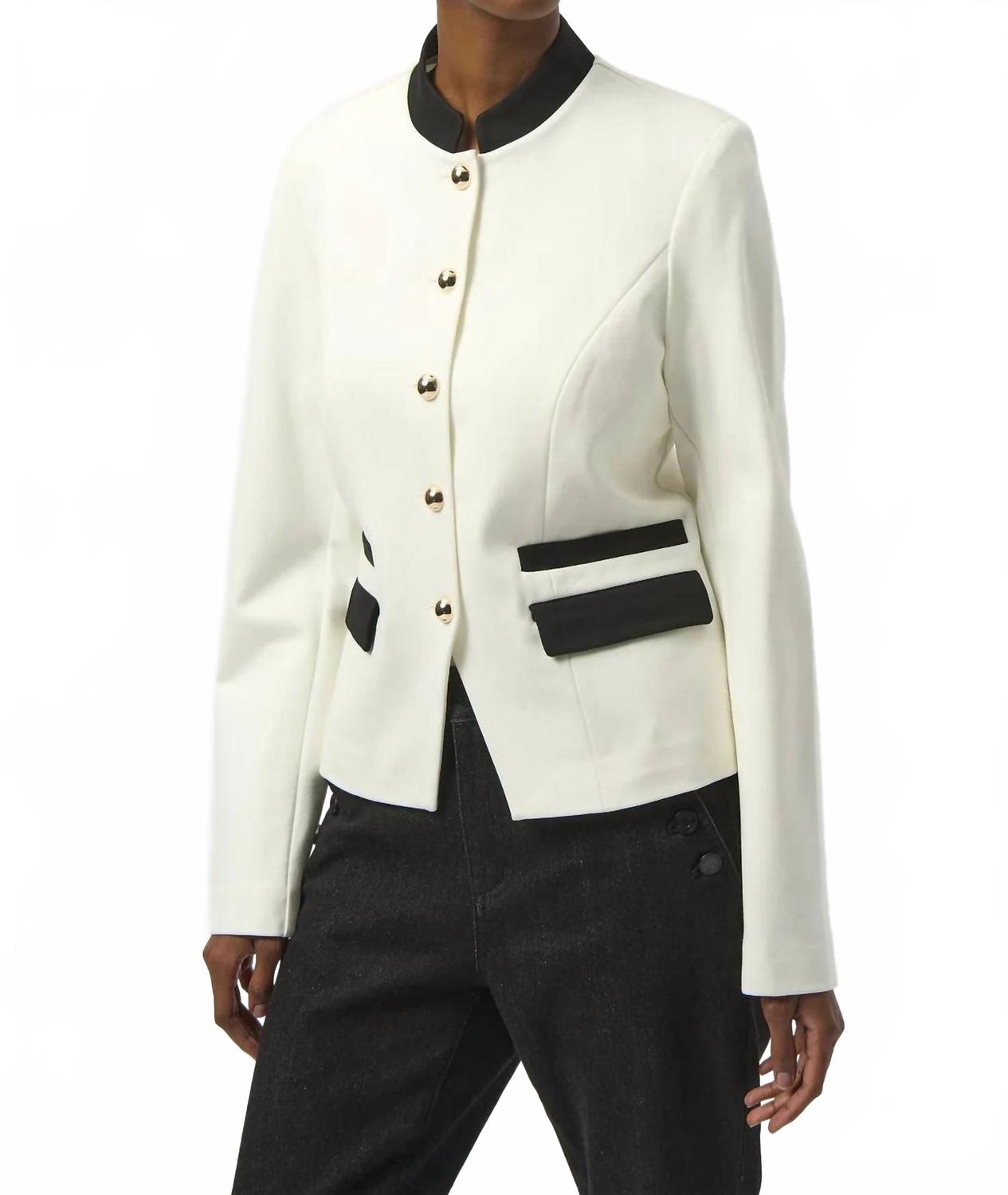 Chaqueta color negro