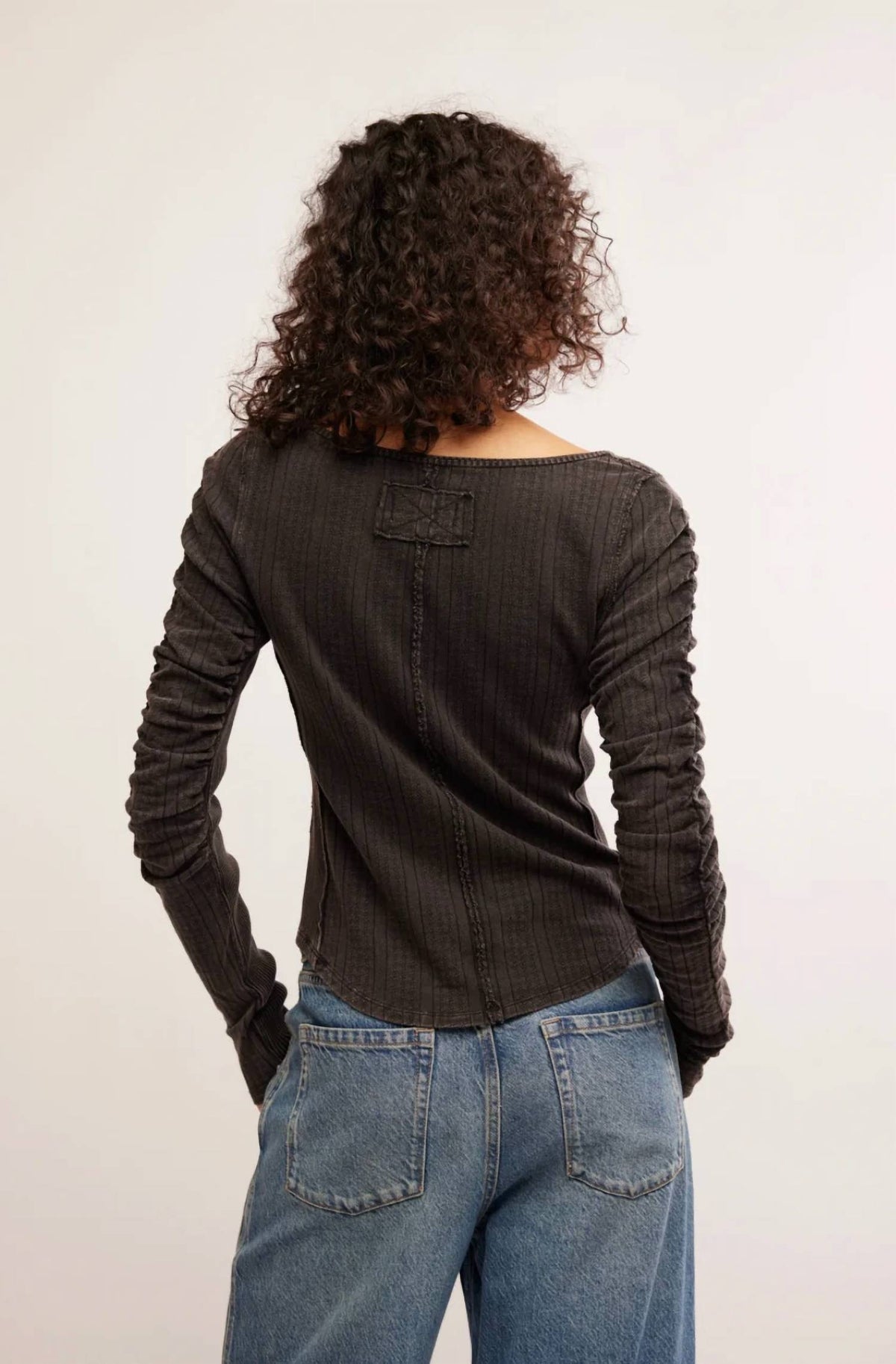 Camiseta con botones color negro