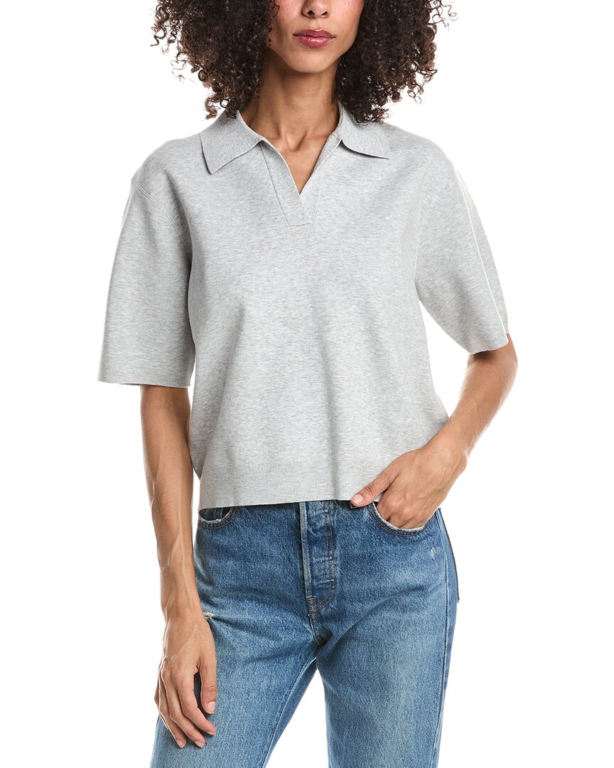 Polo de corte amplio