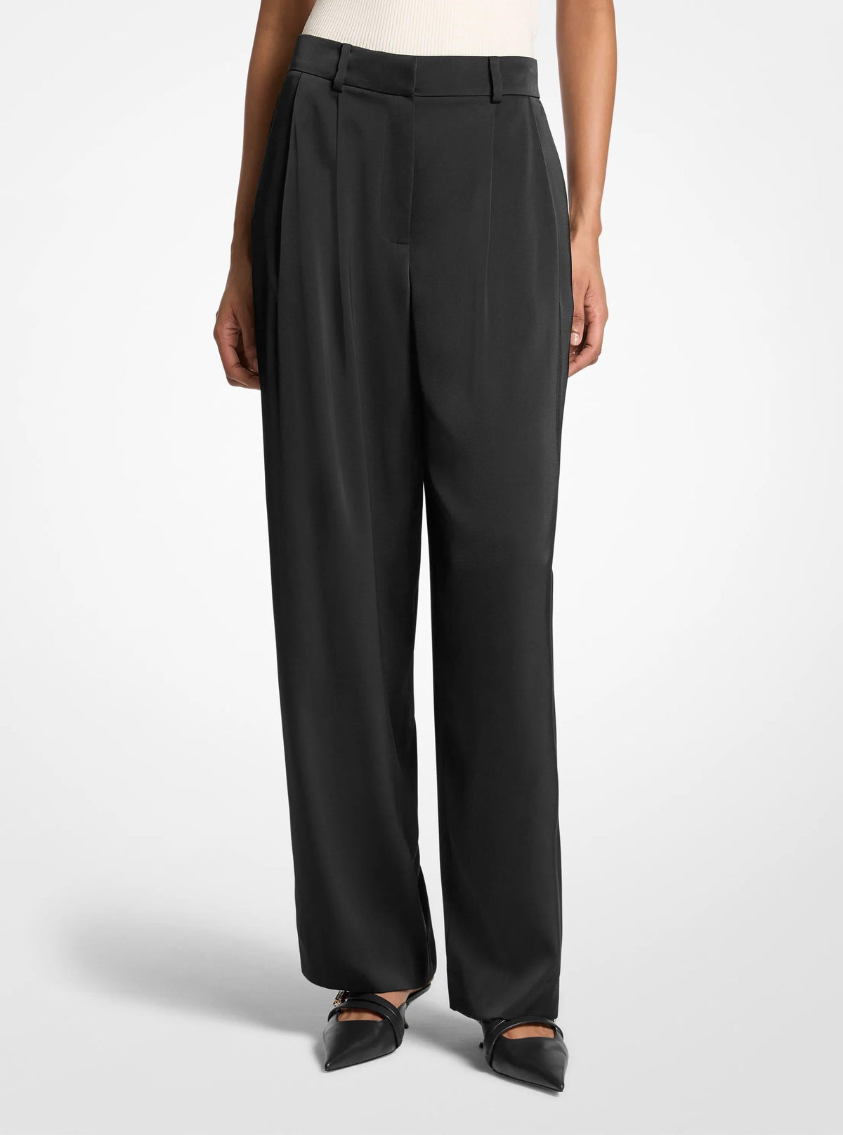 Pantalón de satén con pliegues