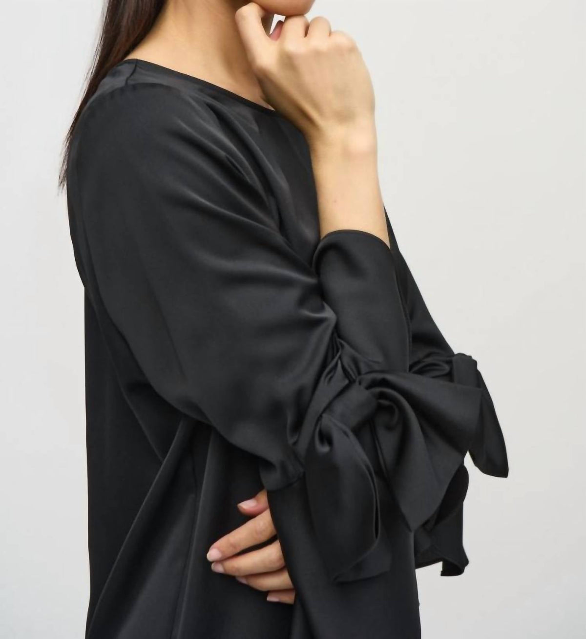 Vestido de satén con boleros color negro