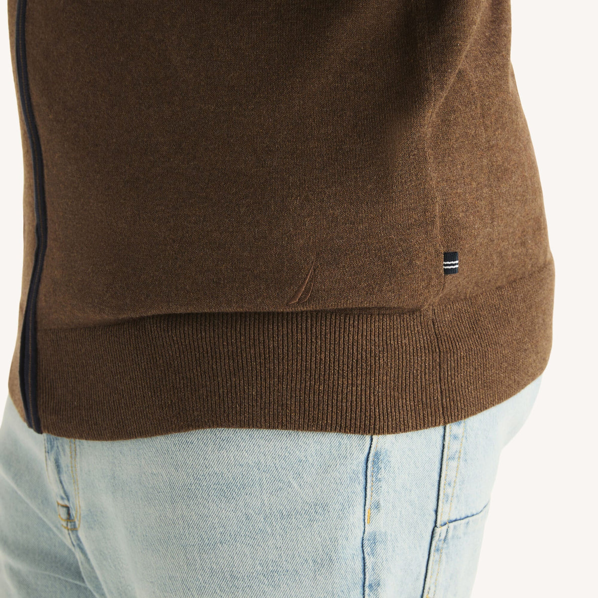 Suéter de hombre con cuello alto