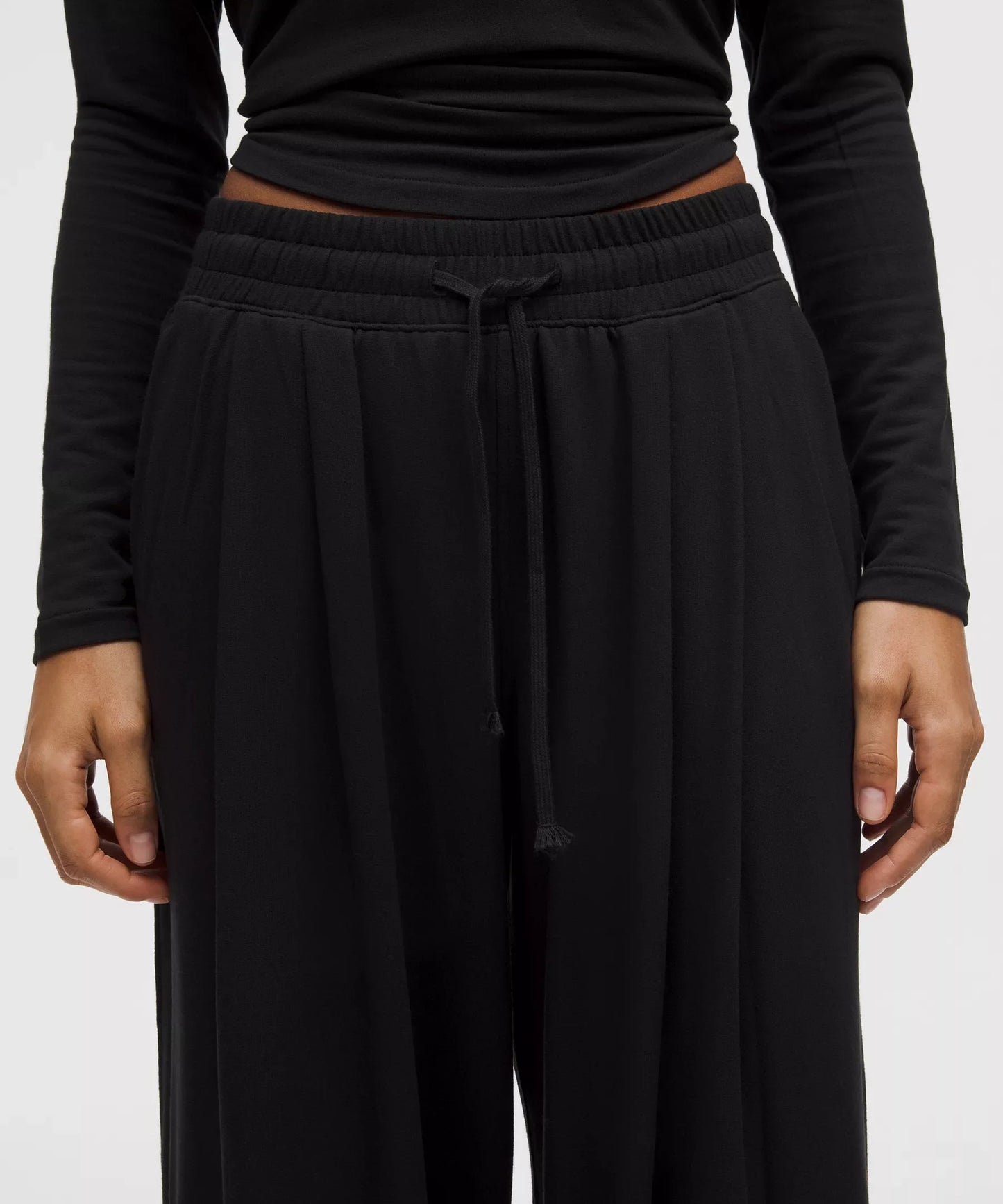 Pantalón de pierna ancha de tiro alto con pliegues