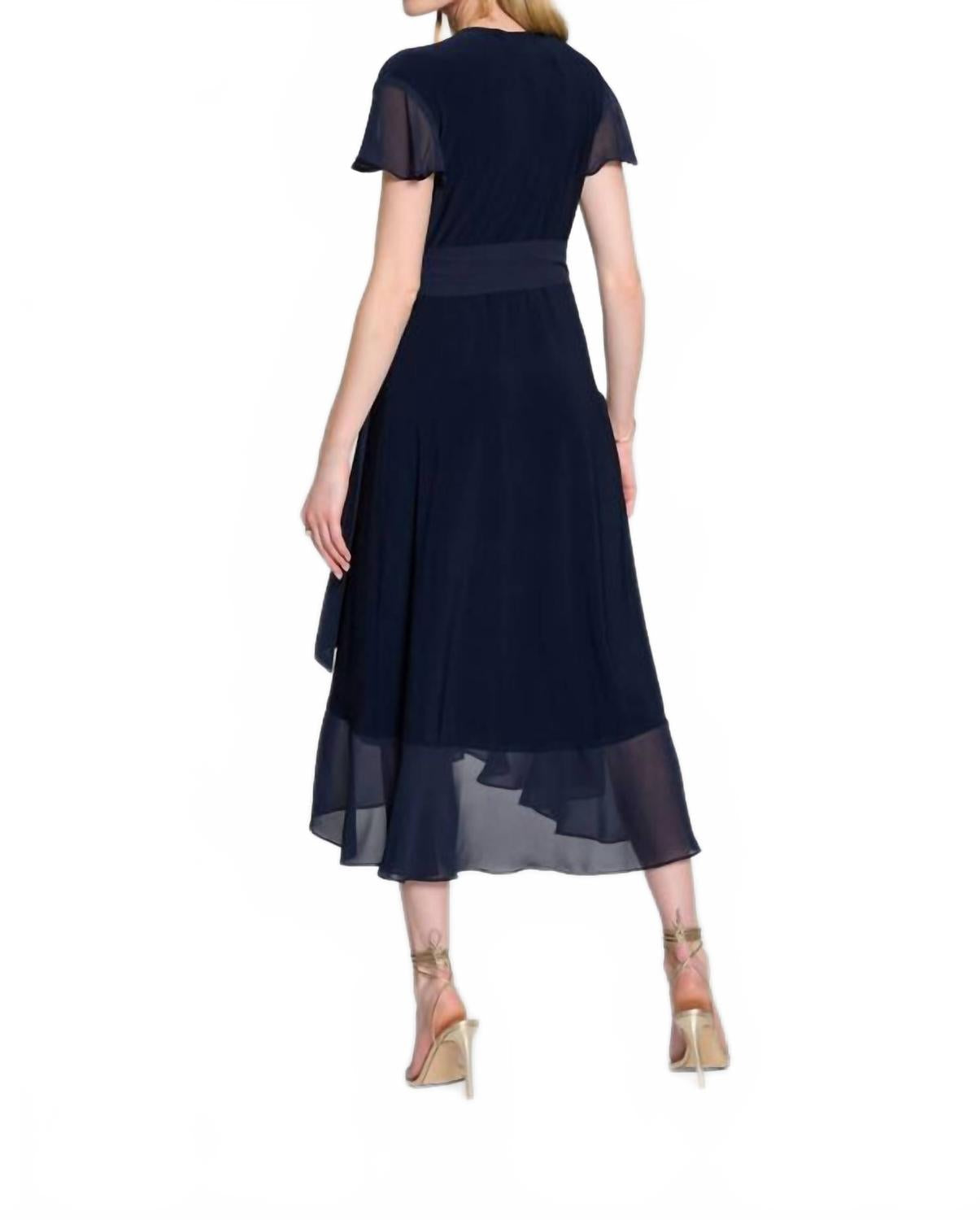 Vestido con cuello en V