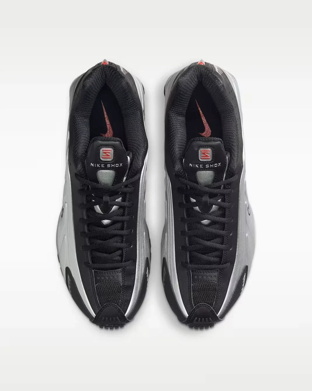 Tenis de hombre color negro y plateado