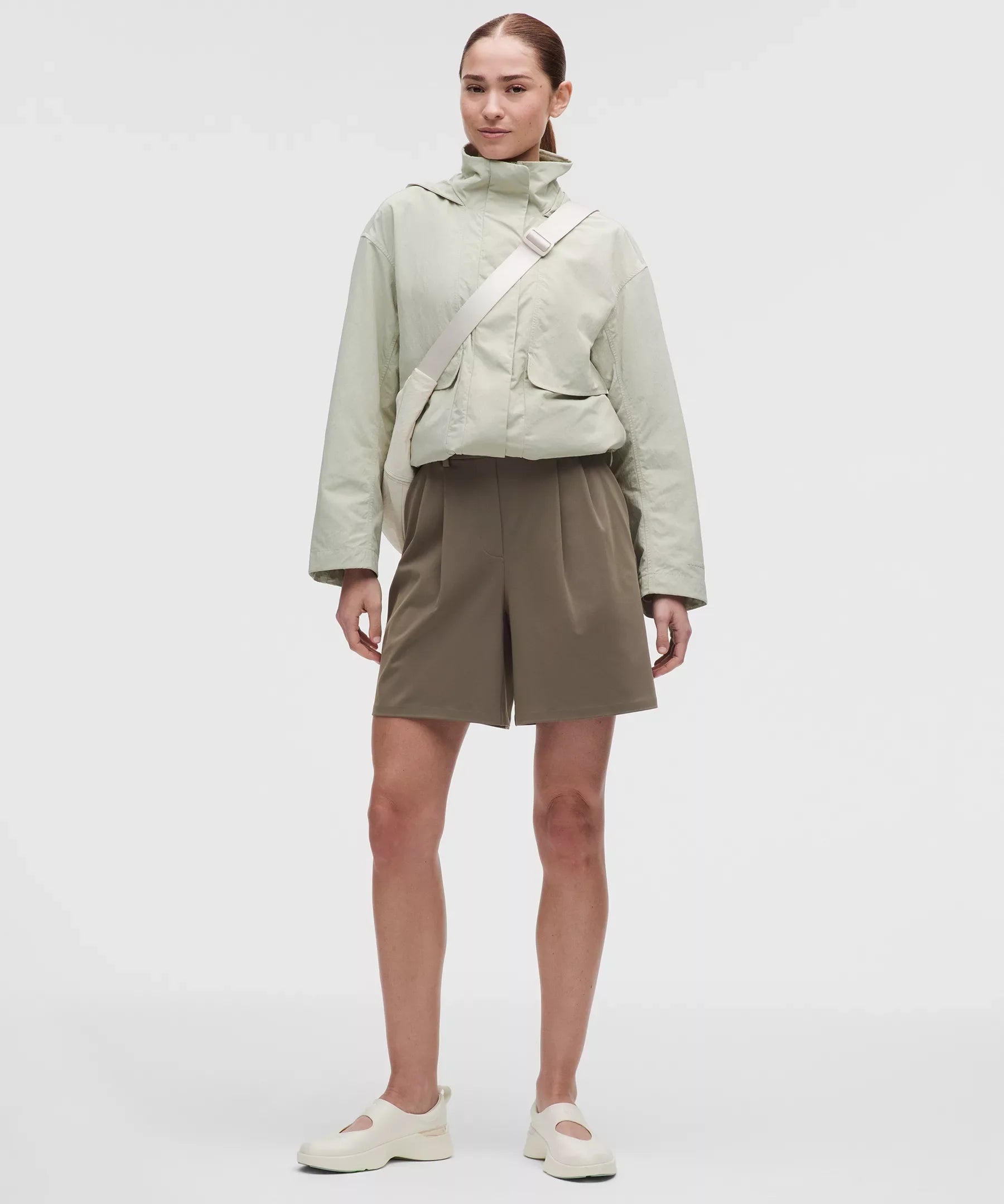 Short de tiro alto con pliegues
