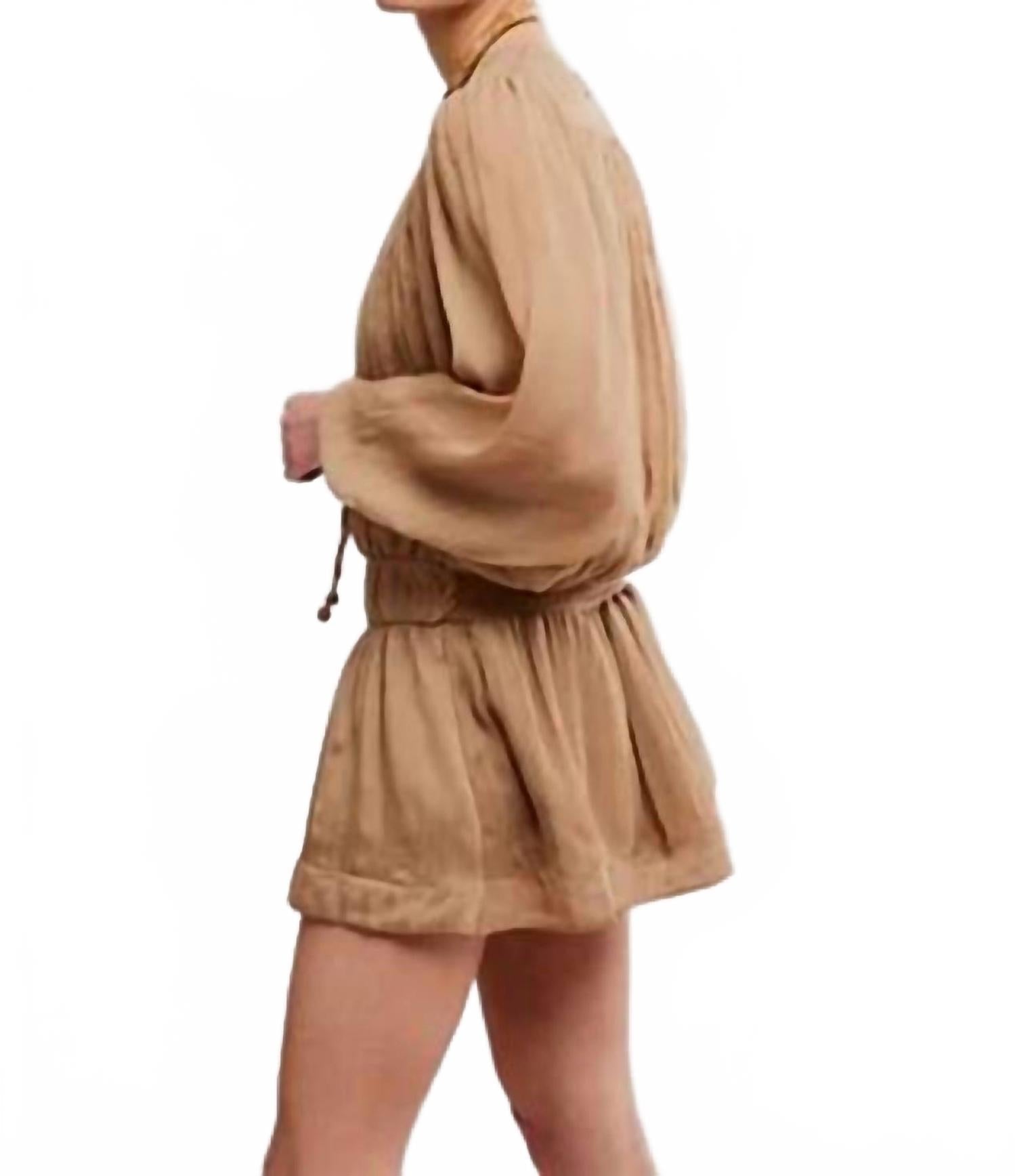 Vestido corto color beige
