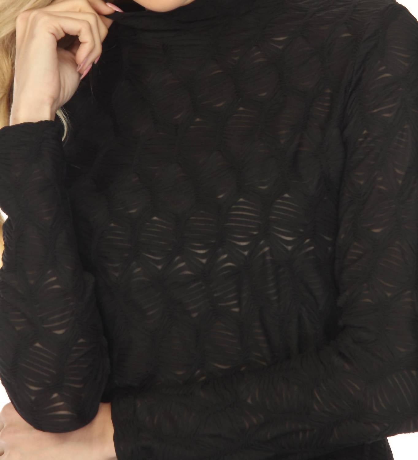 Top con cuello alto color negro