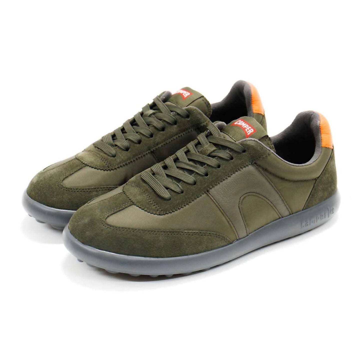 Tenis de hombre color verde