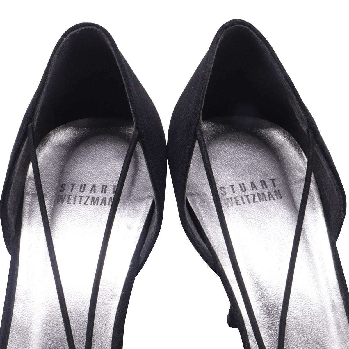 Tacones de satén color negro