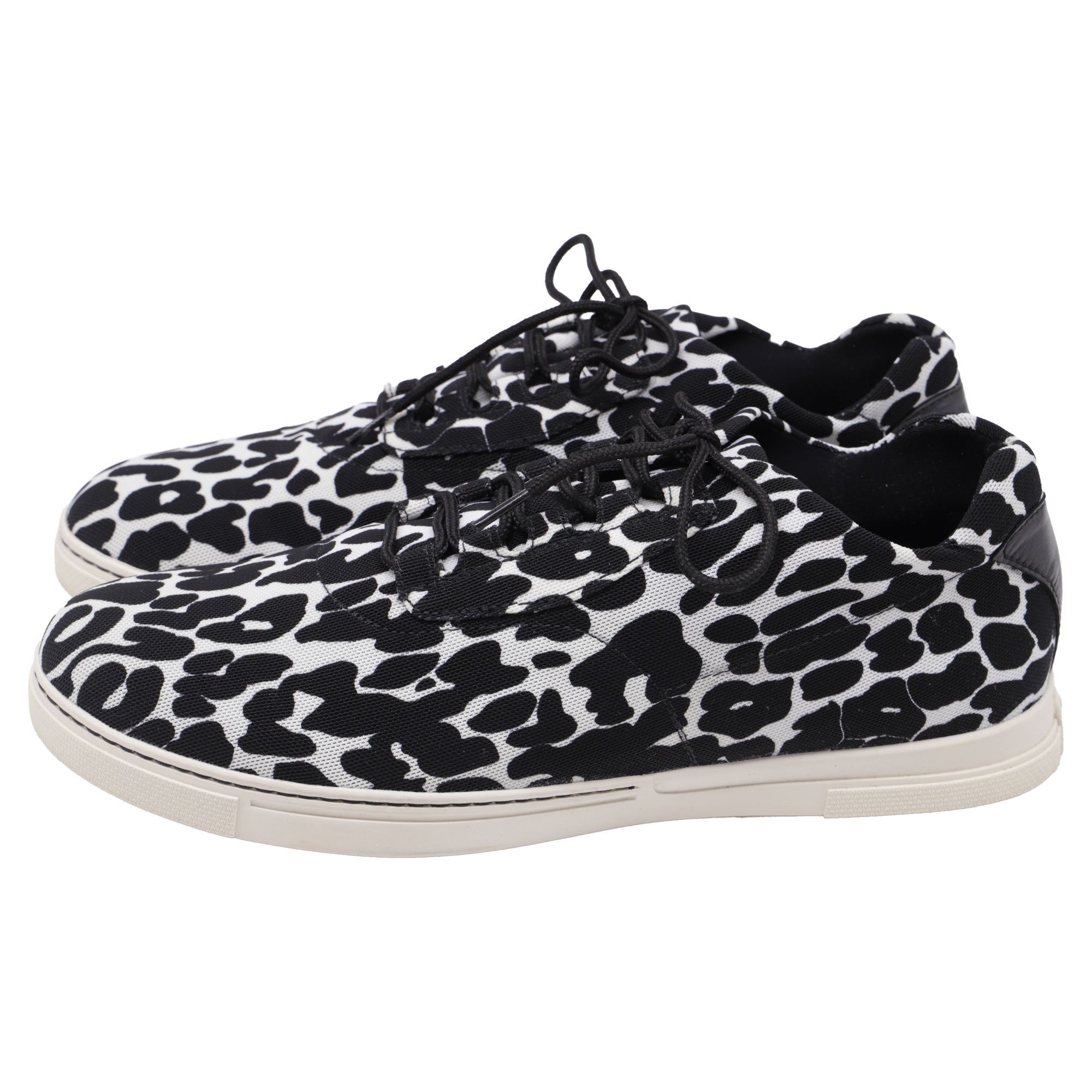 Stuart Weitzman Tenis Bajos en Lona Estampado Animal