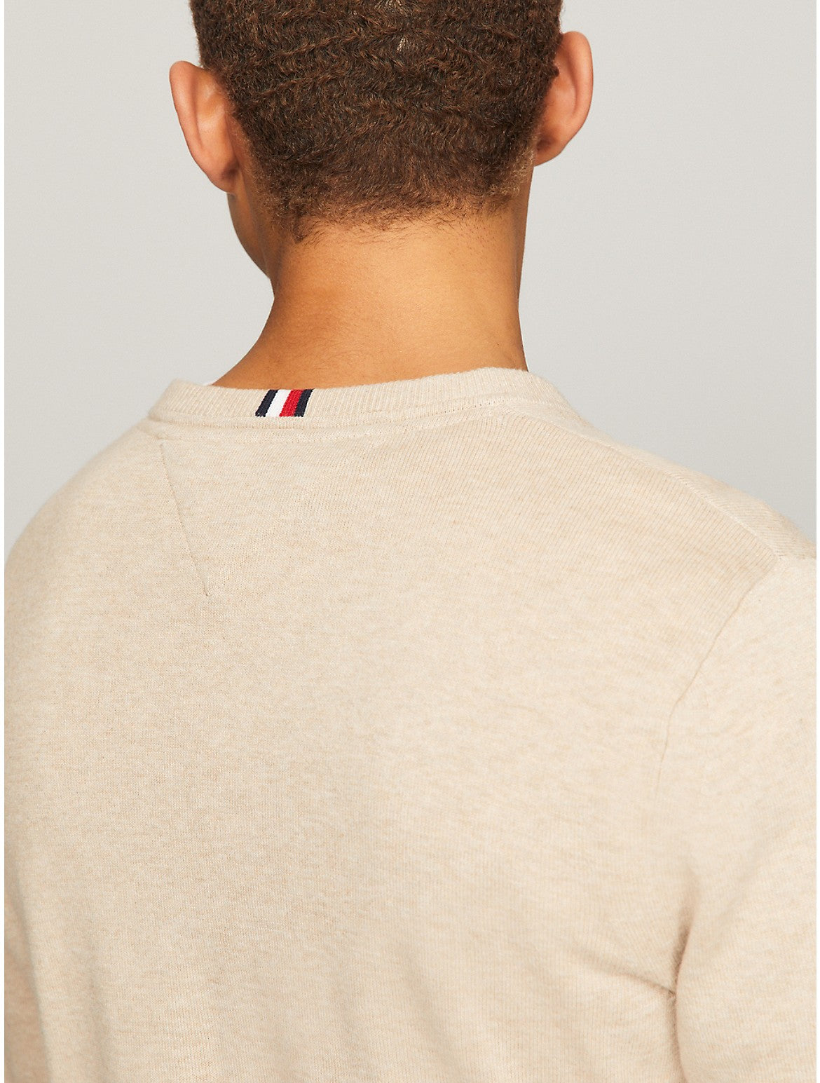 Suéter de hombre con cuello en V
