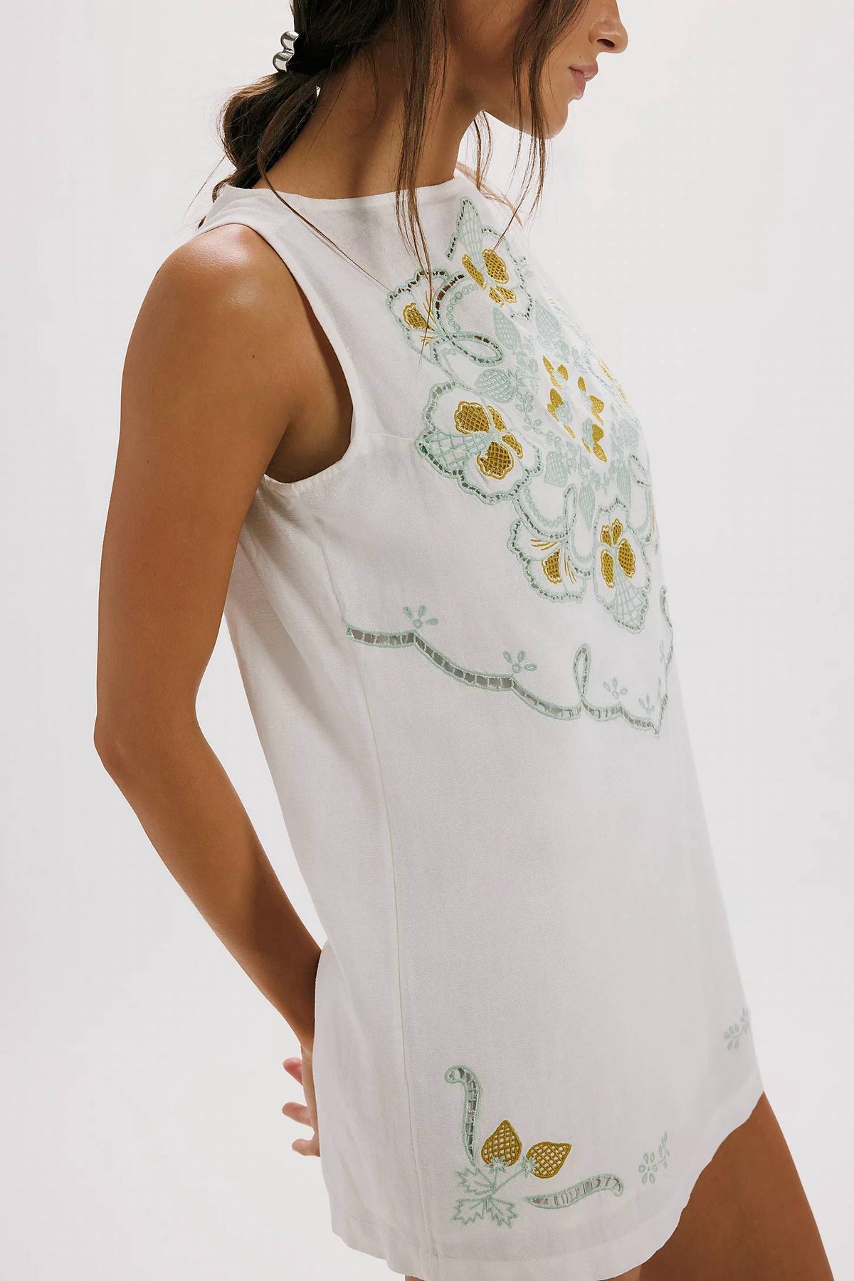Vestido corto color marfil