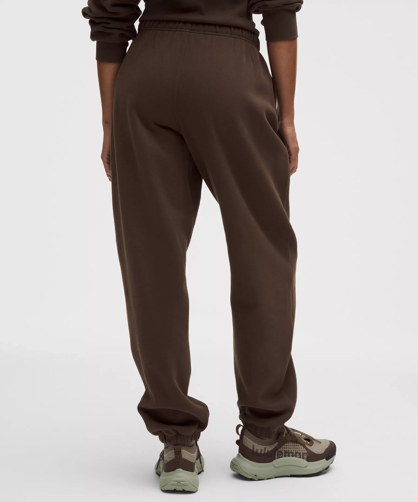Pantalón deportivo de corte amplio de tiro medio