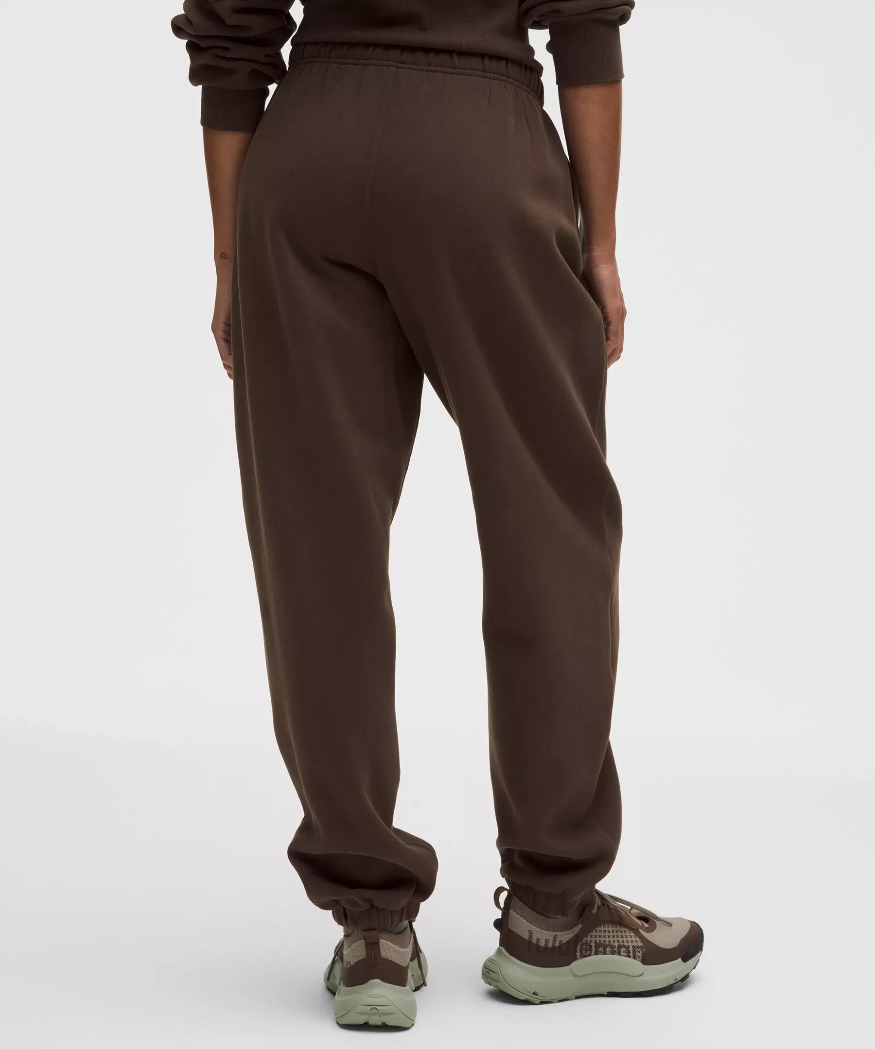 Pantalón deportivo de corte amplio de tiro medio
