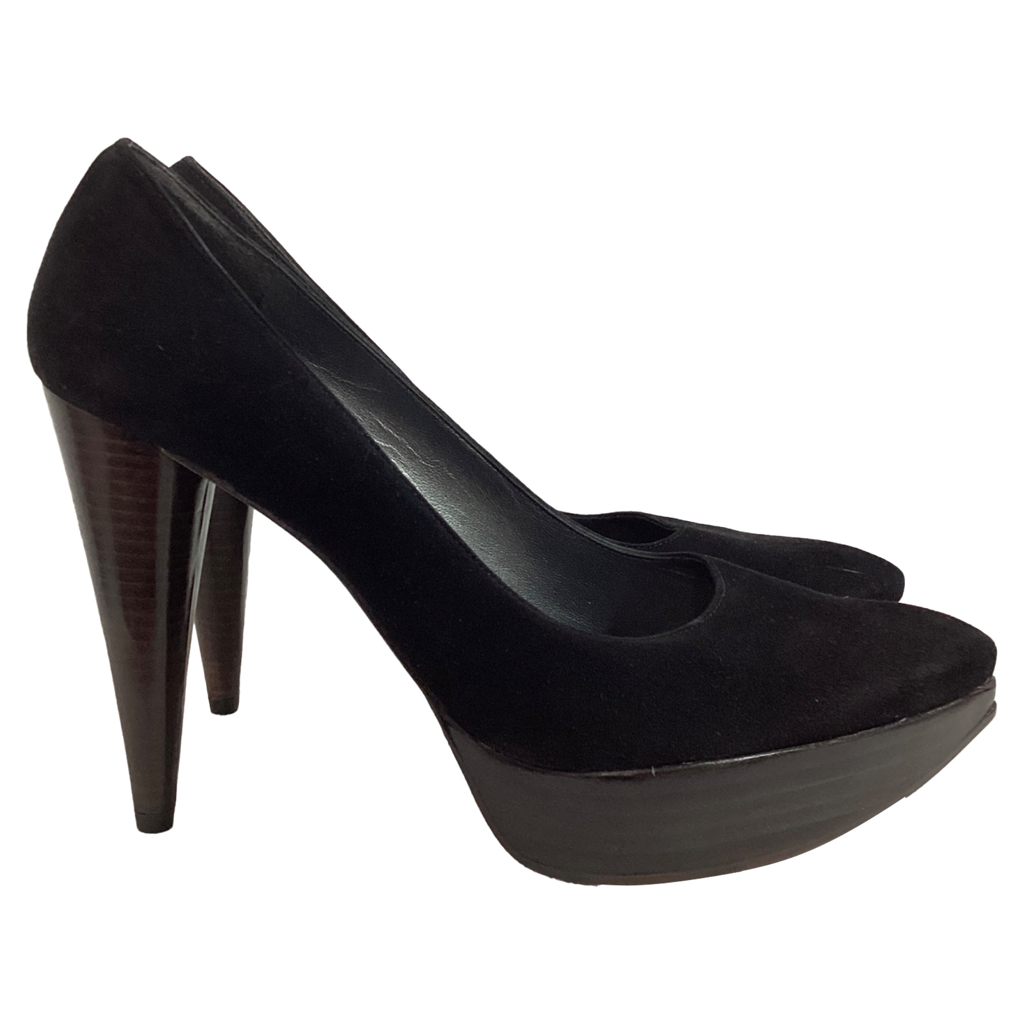 Tacones de gamuza con plataforma color negro