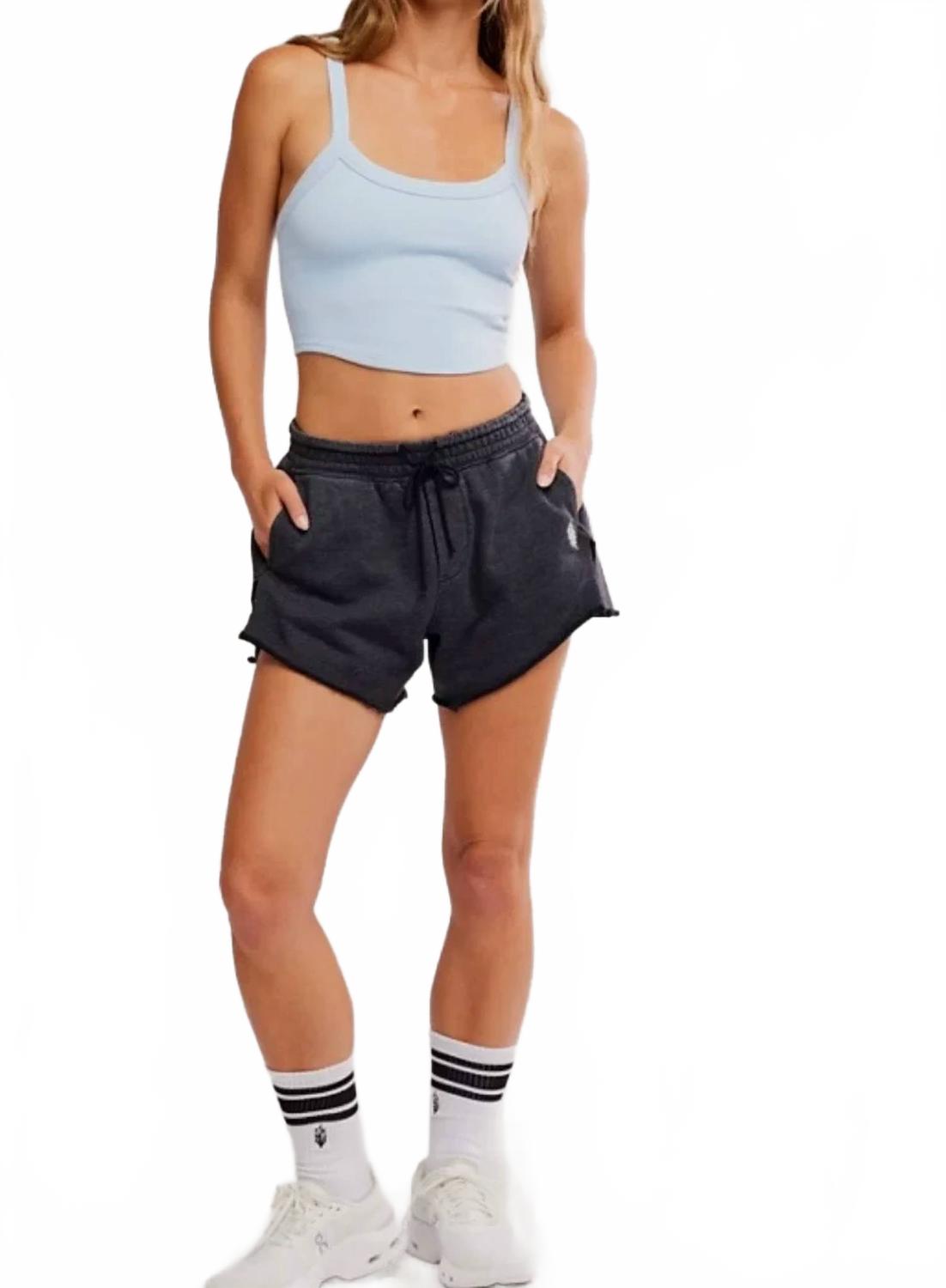 Short de tiro medio color negro