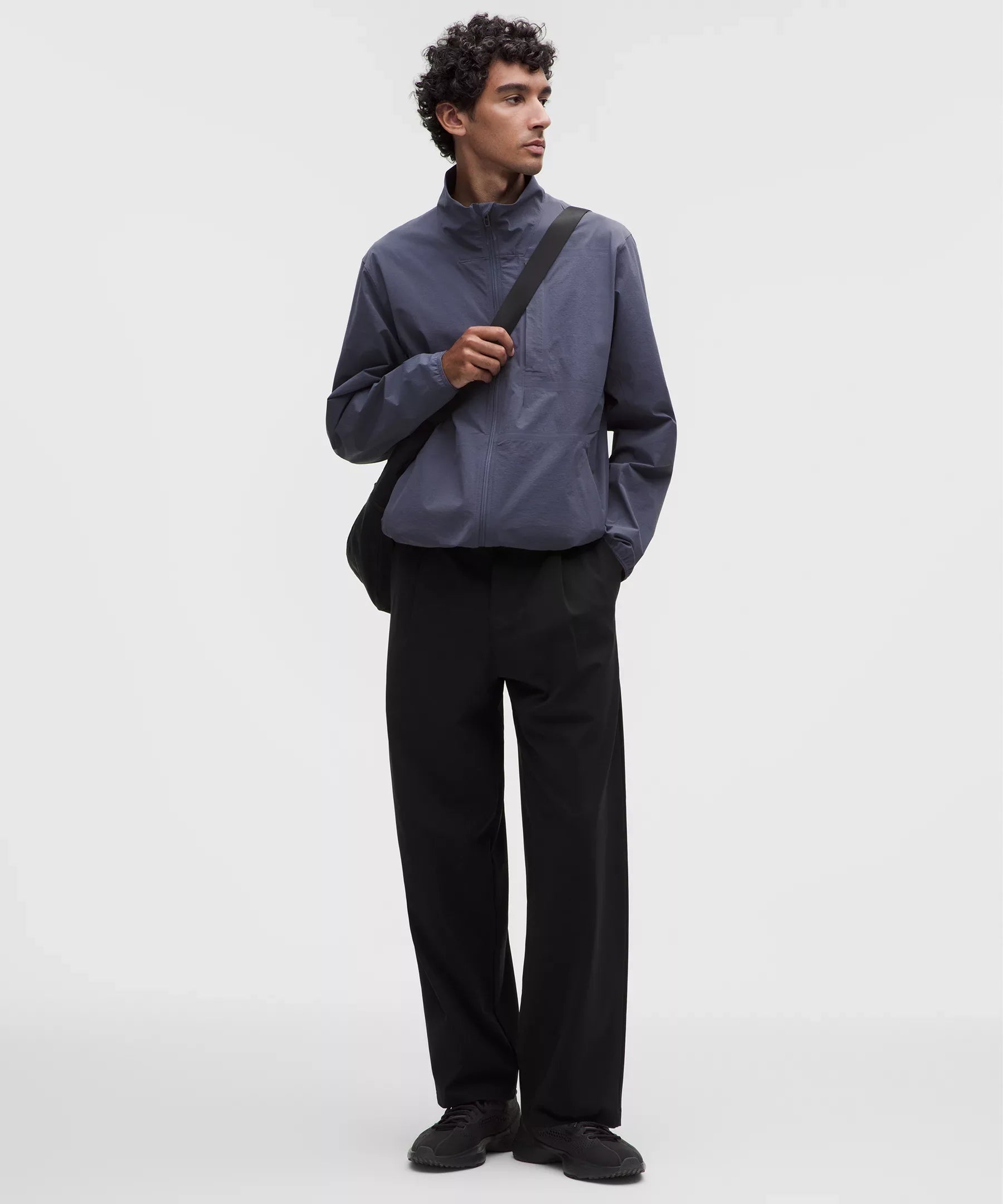 Pantalón de hombre con pliegues