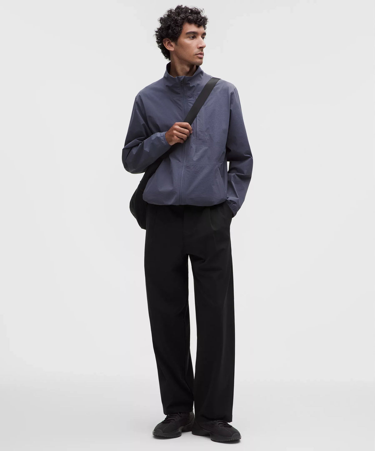 Pantalón de hombre de corte amplio con pliegues