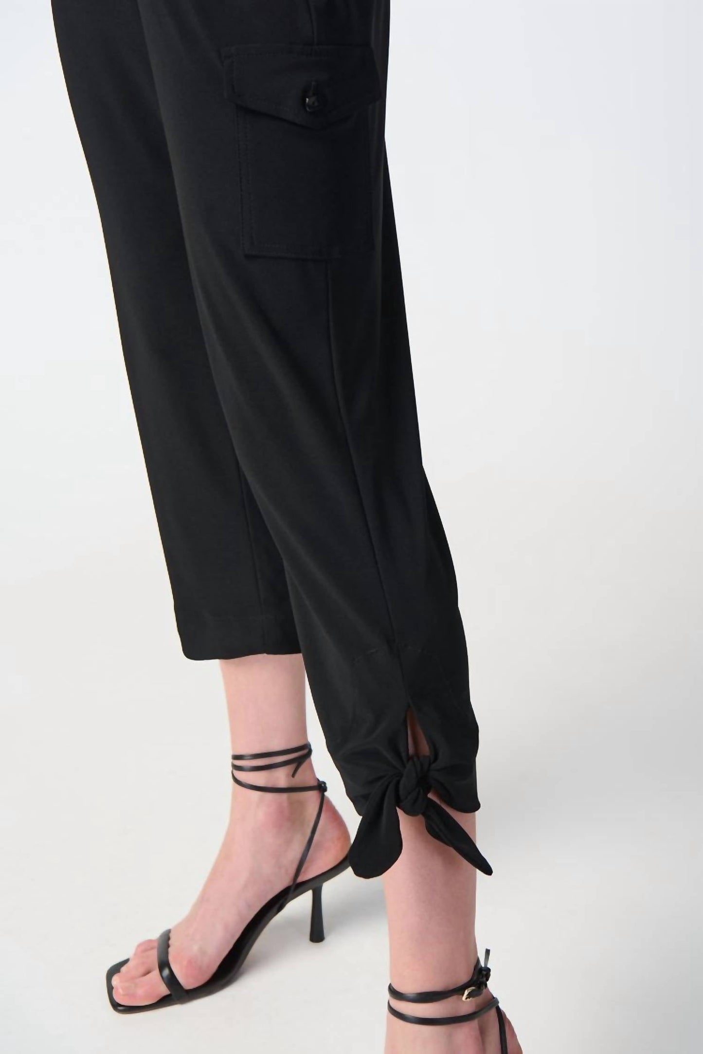 Pantalón deportivo color negro