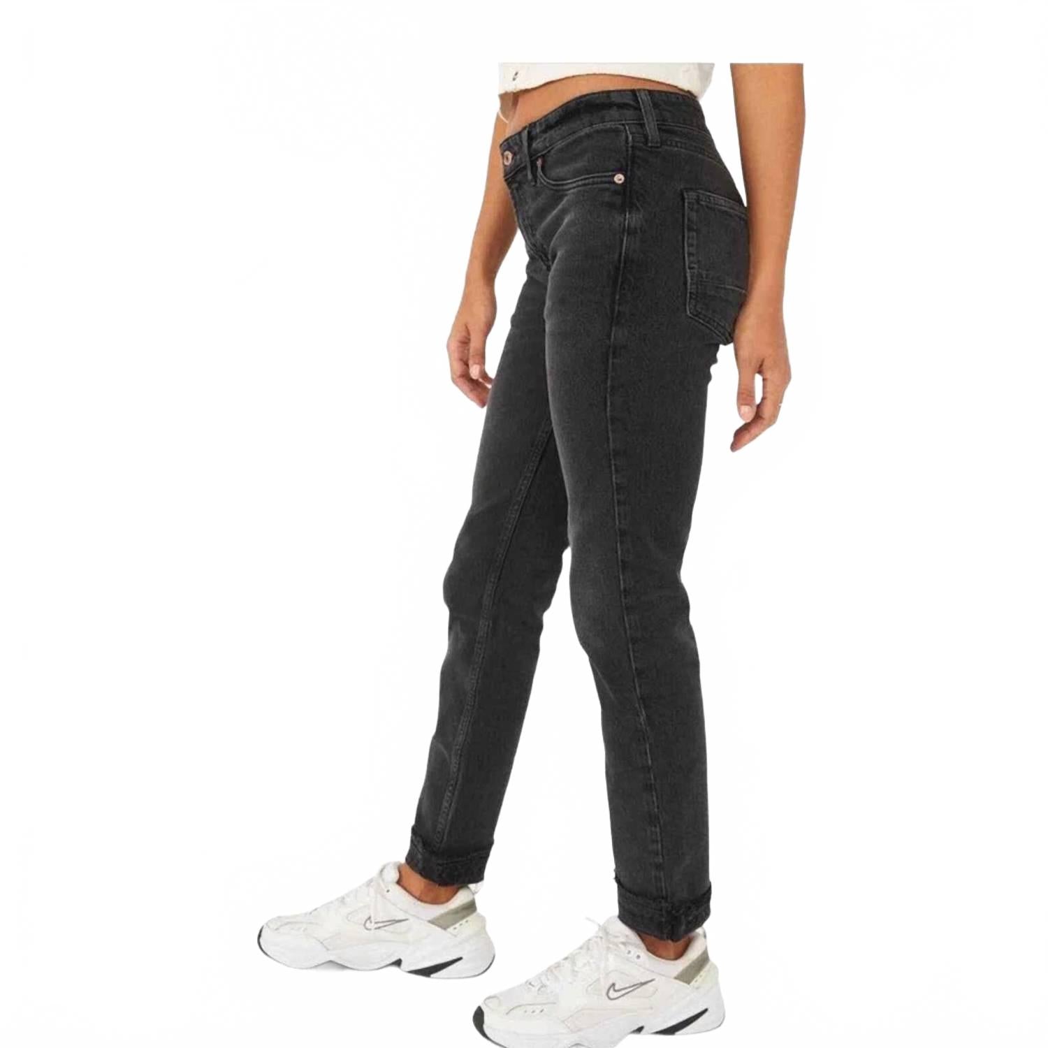 Jean color negro