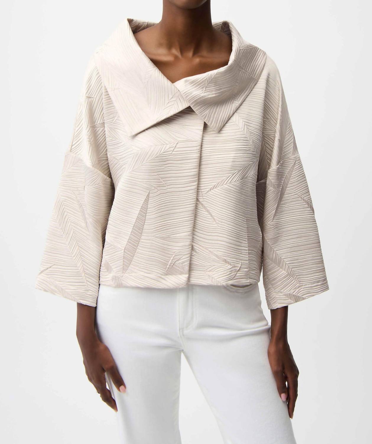 Chaqueta de satén con pliegues