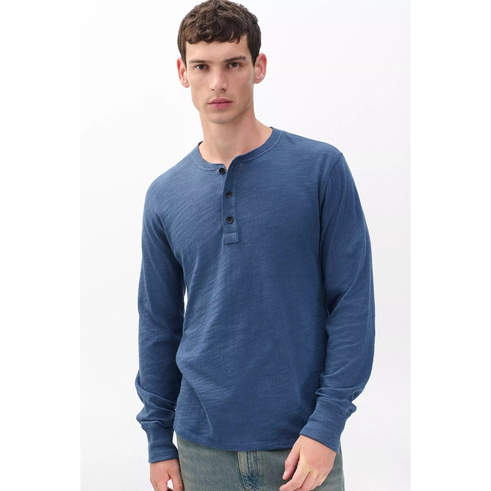 Camiseta con botones de hombre