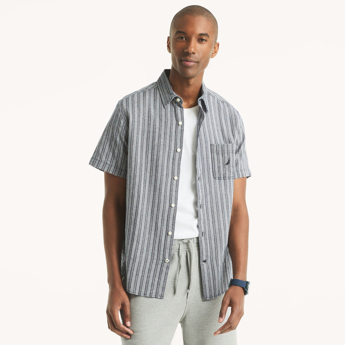 Camisa de hombre de manga corta a rayas