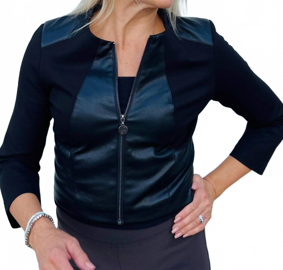 Chaqueta de cuero color negro
