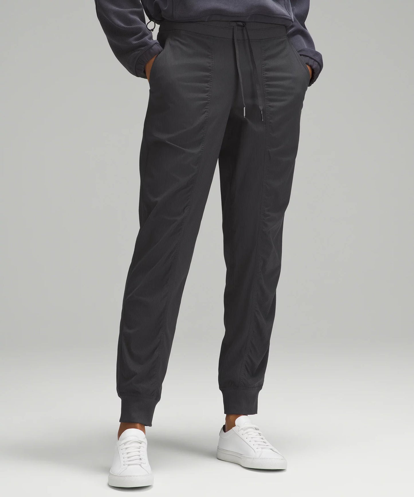 Pantalón deportivo de tiro medio