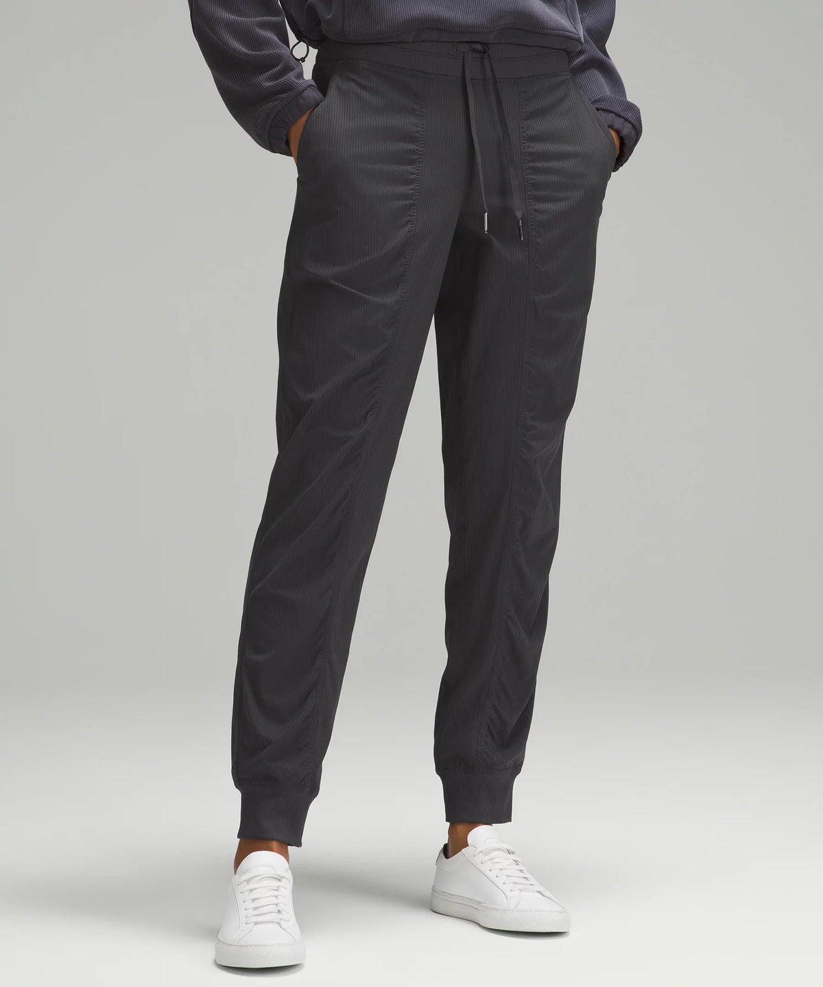 Pantalón deportivo de tiro medio