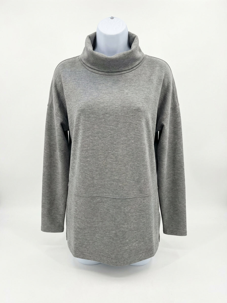Blusón con cuello alto color gris